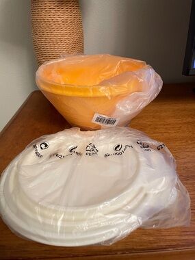 New Tupperware Classic Wonderlier Nesting Bowls Set of 3 with Lids